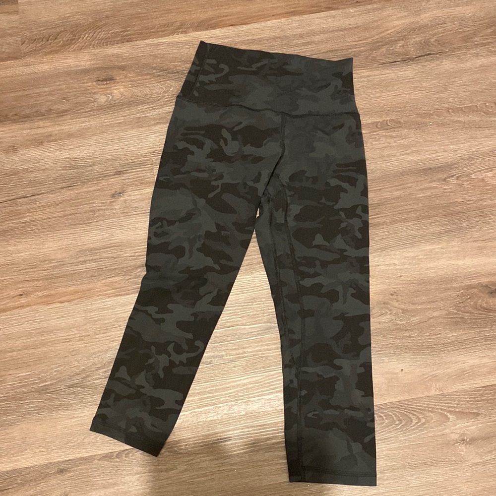 Lululemon 23in Crop Align